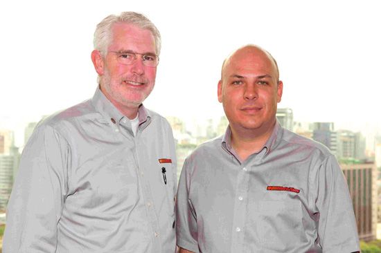 O CEO Bill Rhodes e Maurício Braz, responsável pela AutoZone no Brasil