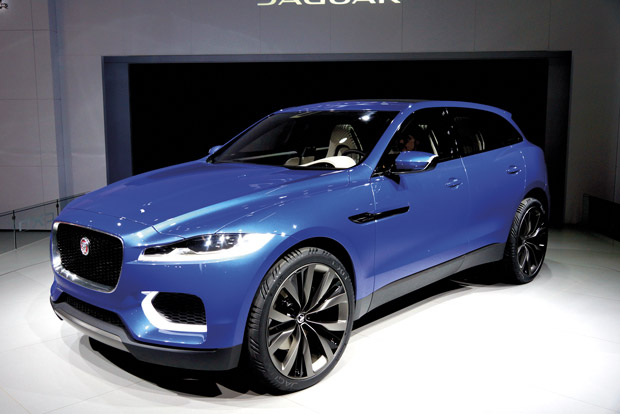 A Jaguar levou o C-X17 Concept, que aposta num visual agressivo, com faróis afilados, grelha e entradas de ar proeminentes. A traseira lembra o novo roadster F-Type.