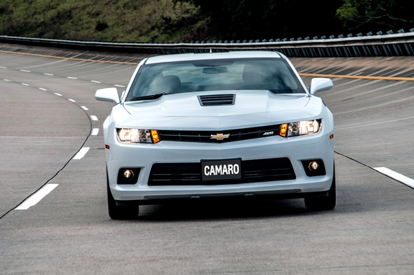 2014-Chevrolet-Camaro-GM-Brazil-011