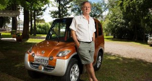 Empresário gaúcho criou carro elétrico dentro de sua garagem