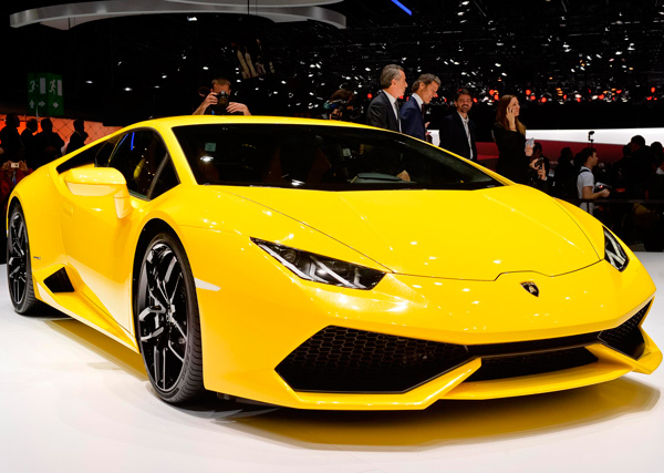Lamborghini Huracán LP 610-4 - Com visual agressivo, que remete ao Aventador, o novo esportivo da marca italiana adota um motor V10 5.2 litros naturalmente aspirado – mesmo do finado Gallardo – de poderosos 610 cv a 8.250 rpm – e não mais 560 cv. O Huracán leva apenas 3,2 segundos para fazer de zero a 100 km/h e o preço inicial é de 169.500 euros – cerca de R$ 540 mil. 