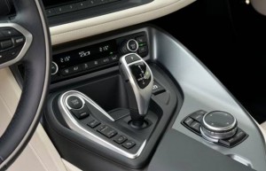 BMW i8 detalhe console