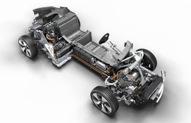 A BMW i8 é um exemplo de carro híbrido, comdois motores elétricos e um convencional
