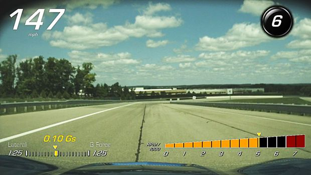 O HUD do Corvette Stingray 2015 inclui acelerômetro, contagiros, velocidade e indicador de marcha