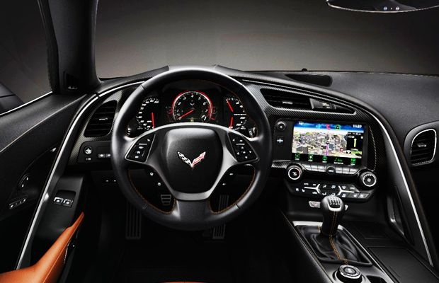 O completo painel da Chevrolet Corvette 2015 