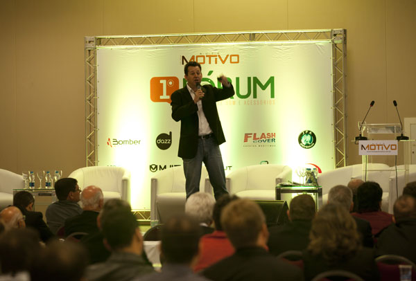 Rodrigo Pereira durante sua palestra no 1º Fórum do Mercado de Som e Acessórios
