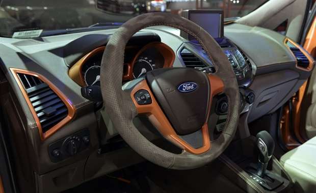 O interior do show car Ford EcoSport Beauty, com detalhes contrastantes