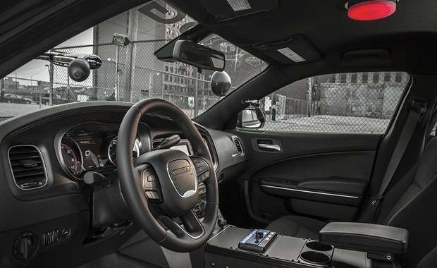 Área interna do Dodge Charger Pursuit, modelo para uso policial