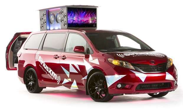 O SUV Sienna ganhou duas propostas preparadas pela Toyota. Esta foi batizada de Remix e com certeza vai servir de inspiração para os fãs de som automotivo.