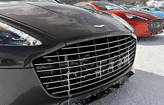 Detalhe das frentes de modelos Aston Martin durante o Aston Marion On Ice 2014 no Colorado
