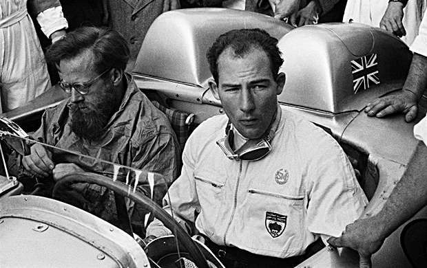 durante parada na Mille Miglia de 1955, vencida por eles