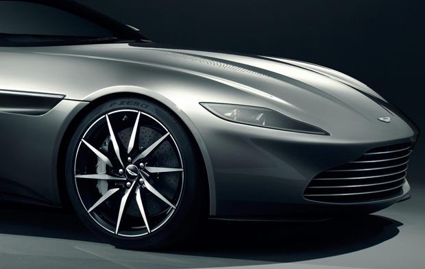 Detalhe da frente e das belas rodas do Aston Martin DB10 que será usado por James Bond no filme Spectre