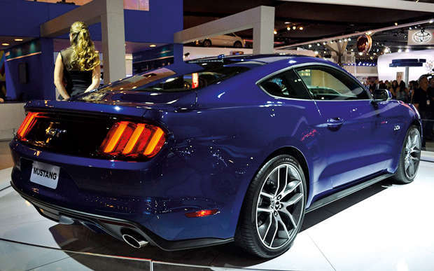 O Ford Mustang 2015 exposto no Salão do Automóvel 2014
