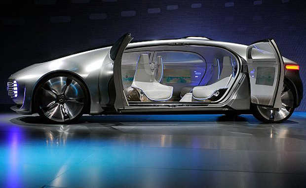 A multimidia e a comunicação têm destaque no concept F 015 da Mercedes-Benz, apresentado na CES 2015