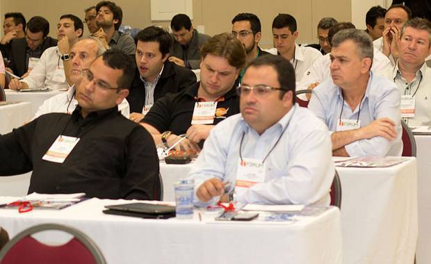 Empresários e executivos participam do 1º Fórum do Mercado de Som e Acessórios, organizado pela revista AutoMOTIVO