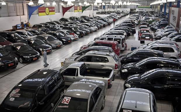 Lojas de carros usados oferecem oportunidade para venda de som e acessórios automotivos