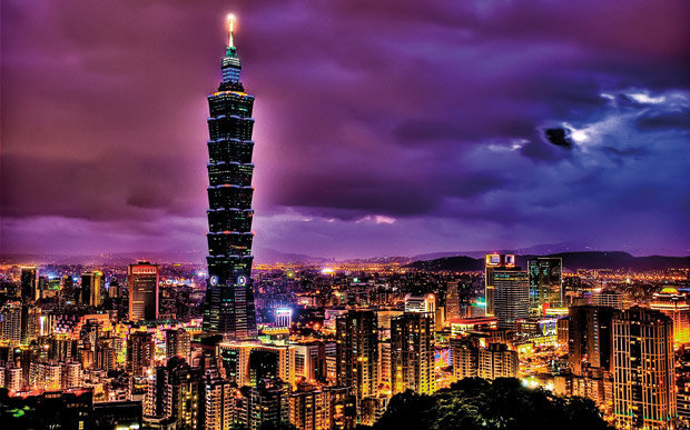 A torre Taipei 101 se destaca na paisagem de Taipei, capital de Taiwan