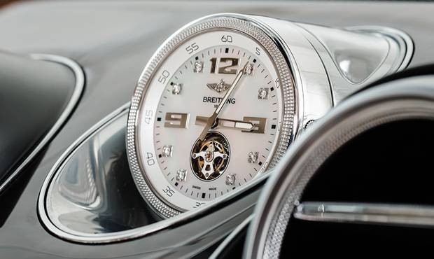 SUV luxo Bentley Bentayga relógio Breitling