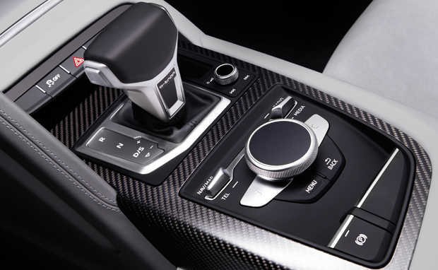 Controles de marcha do concept car Audi R8 e-tron