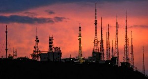 Mais de 1.200 novos pedidos de instalação de antenas de celular aguardam a aprovação da nova lei de SP