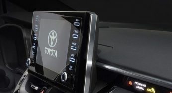 Com central multimídia sem aspecto de “TV de tubo” Corolla fica mais caro