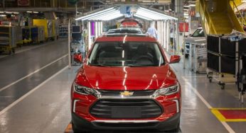 Chevrolet Tracker e Onix voltam a ser produzidos em dois turnos
