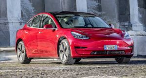 Tesla lidera vendas de carros elétricos no mundo em 2021