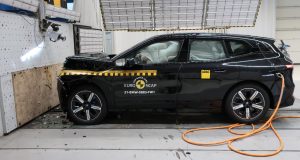 BMW iX elétrico ganha nota máxima de segurança na Europa