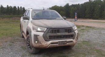 Toyota Hilux GR-Sport é vista antes do lançamento na Argentina; Modelo chega ao Brasil em 2022