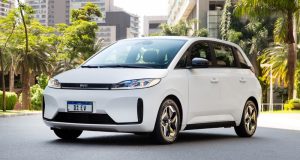 BYD lança minivan elétrica no país por R$ 269,9 mil