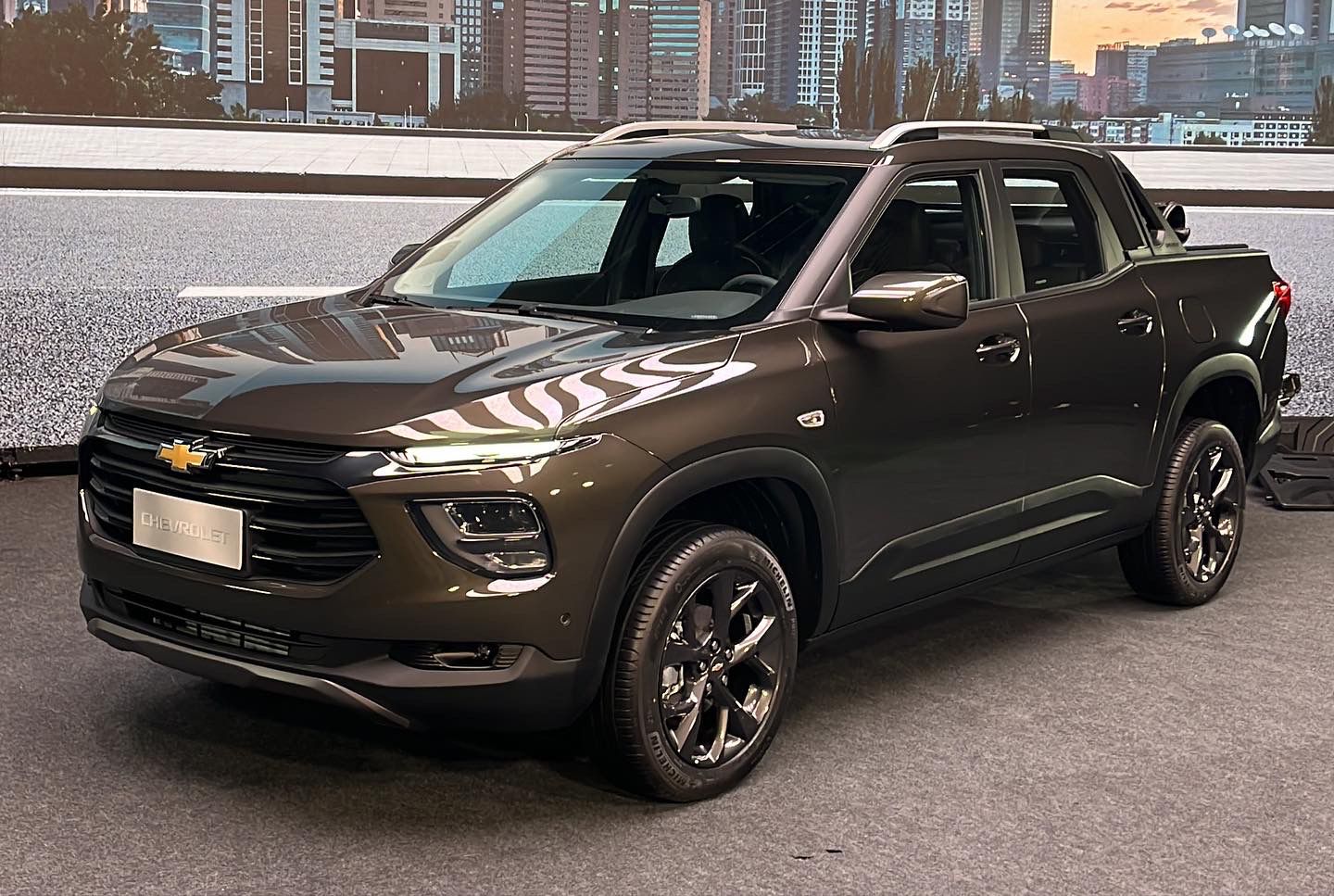 Nova Chevrolet Montana também vai brigar com a Fiat Toro