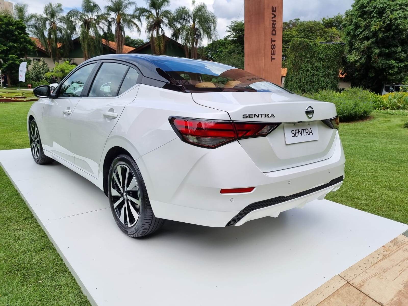 Nissan Sentra 2023 volta ao Brasil; veja versões, equipamentos e quanto ...