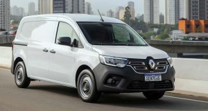 Renault lança Kangoo E-Tech por R$ 259,9 mil