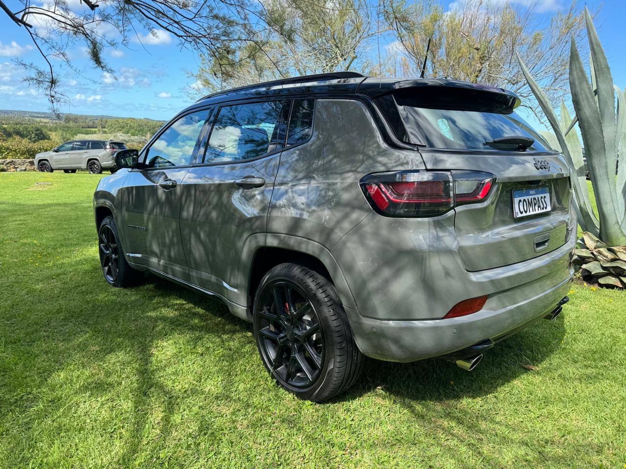 Jeep Compass linha 2025 tudo sobre a nova versão Blackhawk e as outras