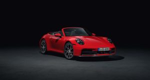 Porsche 911 ganha inédito motor híbrido na versão GTS