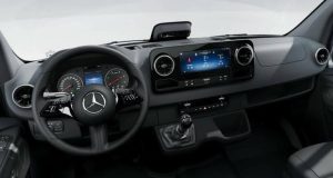 Mercedes Sprinter ganha tela colorida e outras novidades na linha 2025