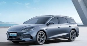 BYD lança Seal hatch e perua com sistema de carga de 5 minutos