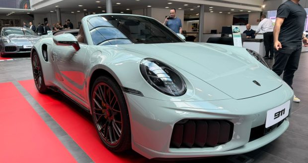 Novo Porsche 911 Turbo S 2026: tudo sobre a nova versão híbrida